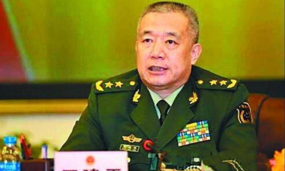 武警上将门前积雪无人抢着扫，邻居猜测，他可能要“出事”了