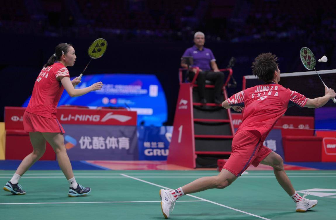 原创             黄东萍网前完美发挥，凤凰组合2-0世界第一，丹麦公开赛豪取3连冠