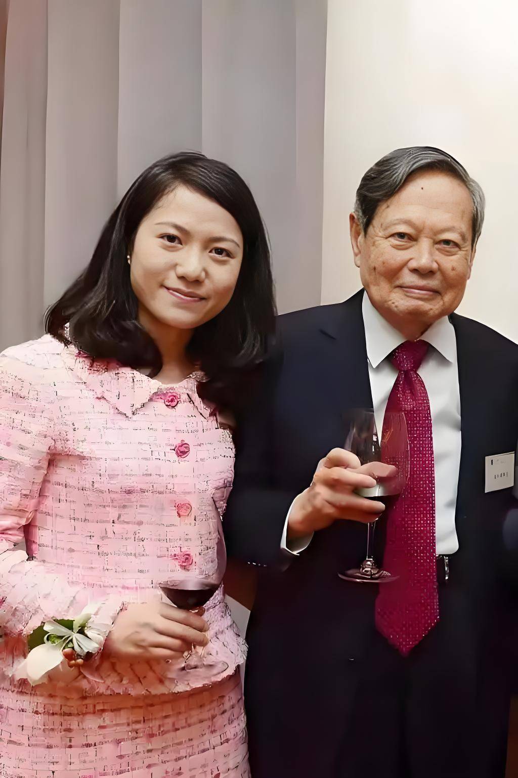 遗产风波落幕！相伴21年翁帆含泪坦言杨振宁生前安排：除生活费外全捐教育事业