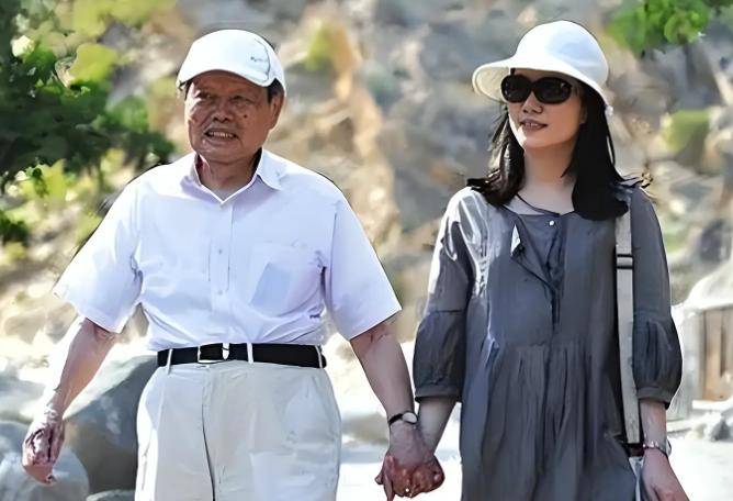 遗产风波落幕！相伴21年翁帆含泪坦言杨振宁生前安排：除生活费外全捐教育事业