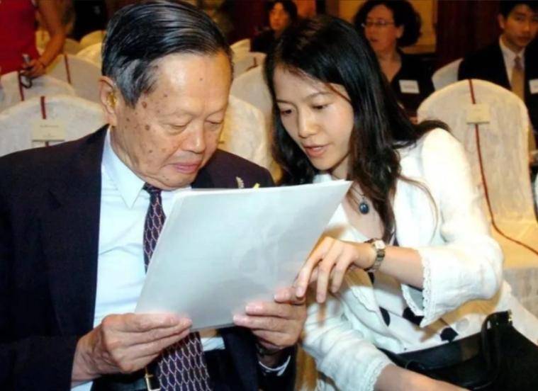 原创             杨振宁去世后，翁帆首发声，字字催泪，争议20年的3个疑惑解开了