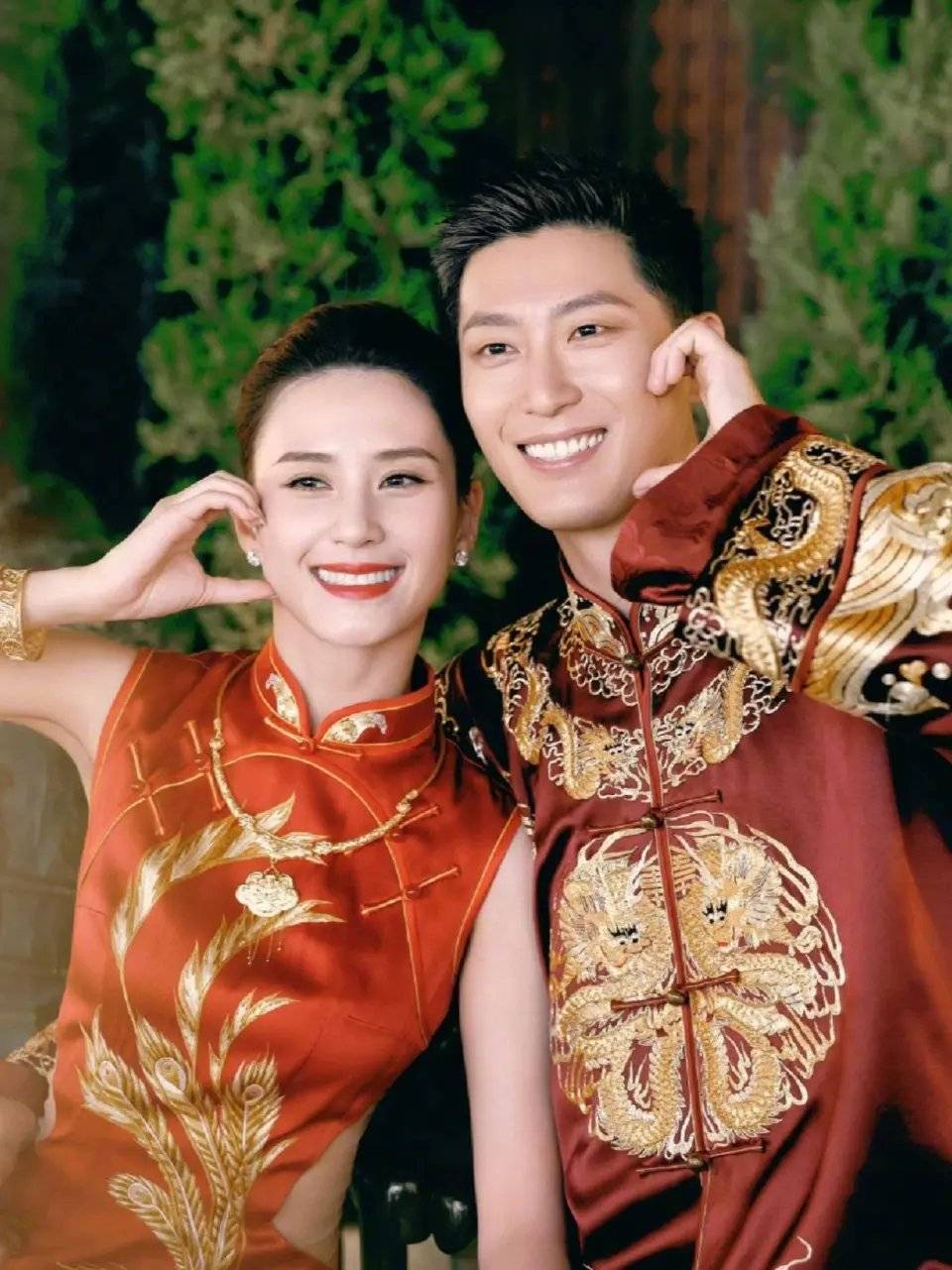 考古 | 何超莲与窦骁感情状态引热议!港圈千金更多婚姻内幕曝光! 考古 | 何超莲与窦骁感情状态引热议!港圈千金更多婚姻内幕曝光!
