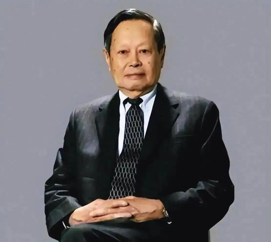 原创             翁帆现身告别式!穿素衣显憔悴,众人最关心:能否与邓稼先为邻
