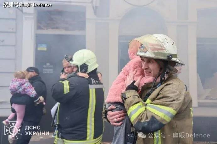 俄军反推俘虏上百乌军？“火烈鸟”筹款神速，著名宣传员捐赠作秀