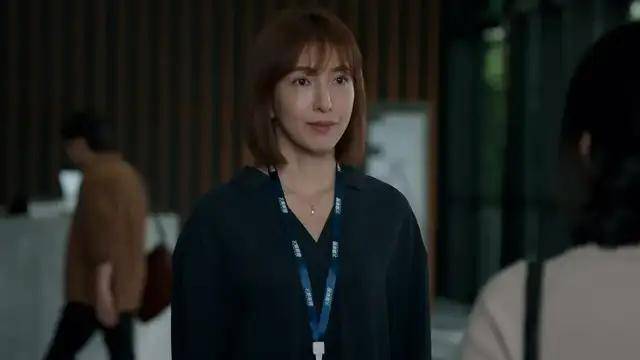 当两个女明星,在颁奖典礼接吻