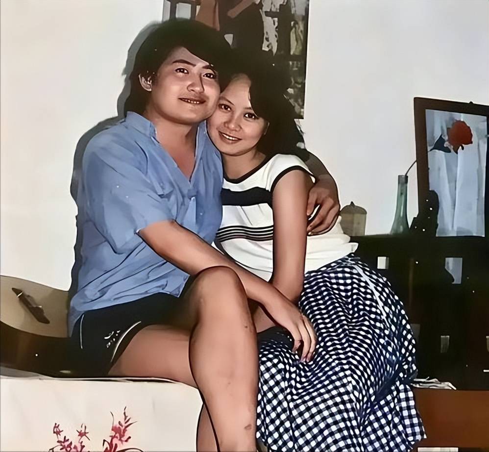 刘欢近况曝光:患不死癌症,带病参加女儿婚礼,满桌茅台太显眼