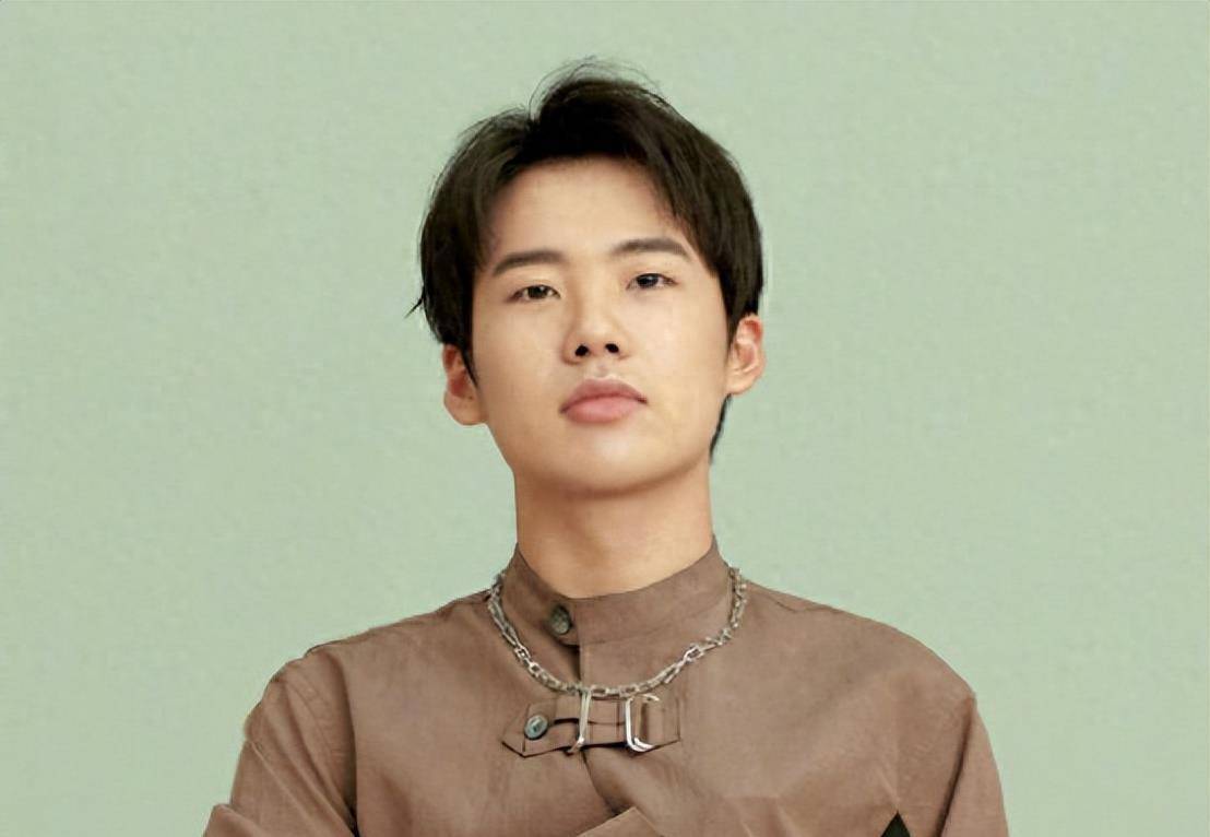 郭麒麟从德云社离开后,与亲妈一起生活,世上还是只有妈妈好