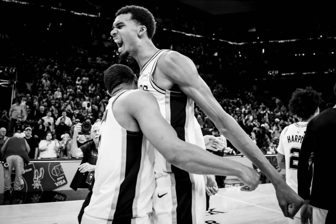 原创             马刺5胜0负!打破队史纪录!文班亚马冲击常规赛MVP