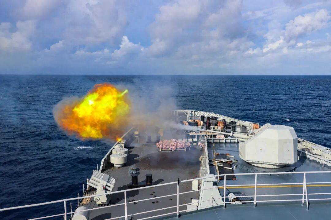 敢越界就打！解放军在南海整出大动静，给日菲上了一堂活课