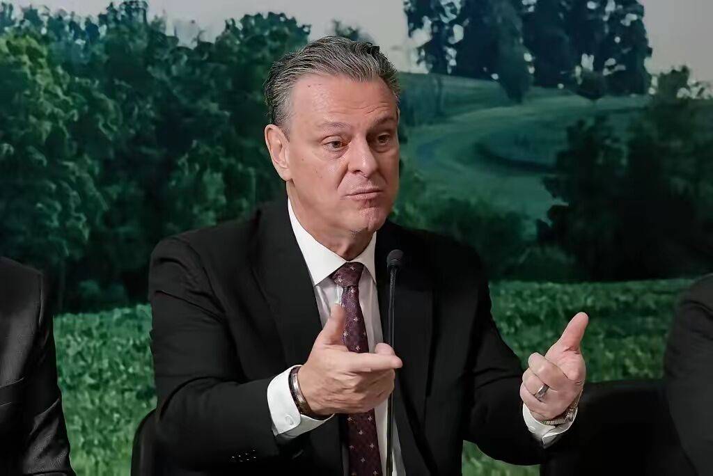 中国恢复采购美大豆,巴西急忙降价,却发现为时已晚,农业部长肠子都悔青了!