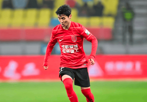 亚冠成都蓉城VS首尔：双铁腰坐镇，韦世豪强势复出，费利佩冲锋