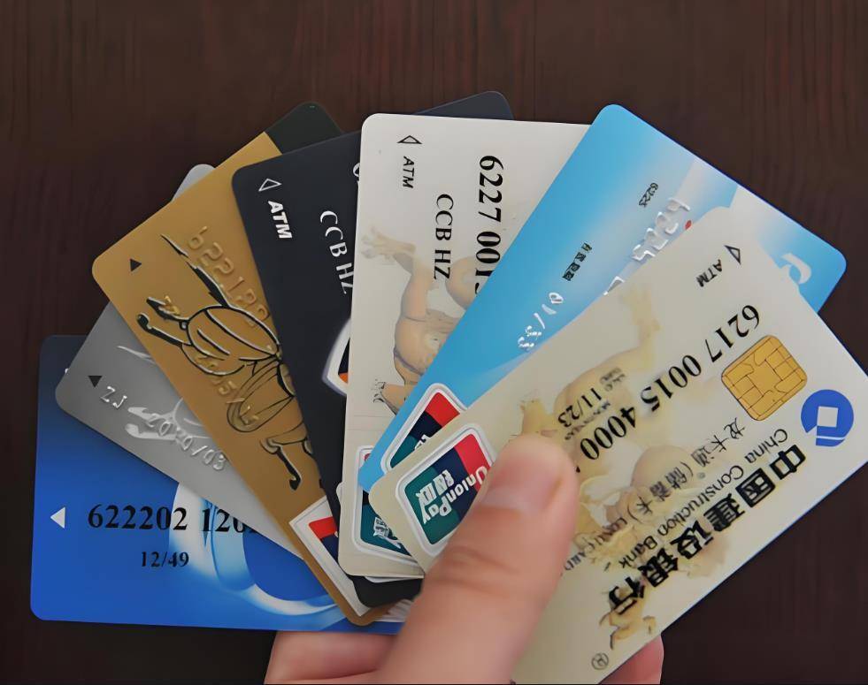 注销银行卡时，柜员问销卡还是销户，可不能乱选，两者大不相同