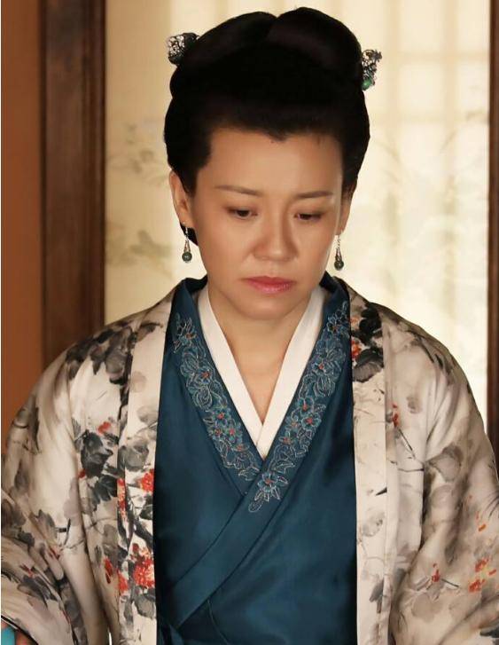 身价过亿豪门阔太，年过40被导演拉来救场，现在却意外爆红