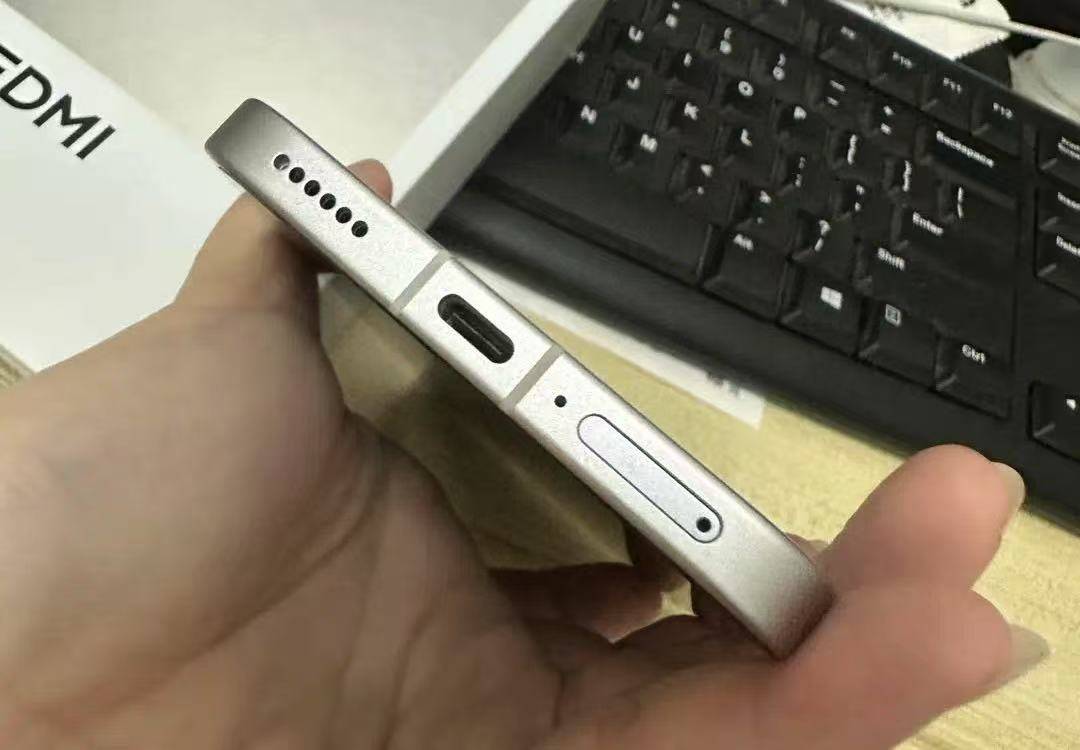 原创             1300元手机怎么选？7550mAh+240万跑分，雷军交“完美”答卷