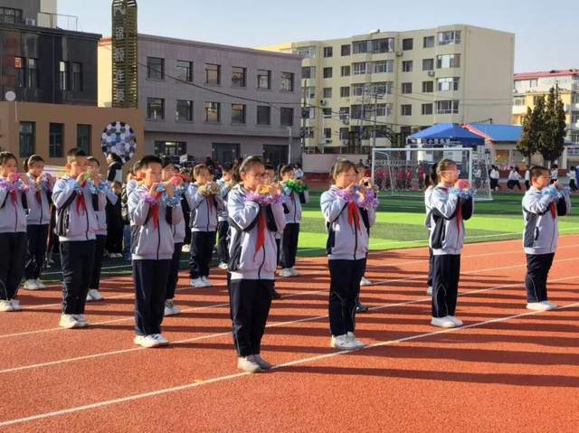 呼足球直播- NBA直播- 世界杯专业赛事超清Live和浩特市区铁三小“校长杯”班级足球联赛开幕式暨赛事纪实