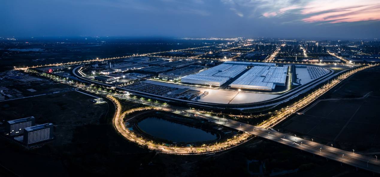 “双引擎”业务模式现雏形，江淮汽车短期阵痛背后的长期押注