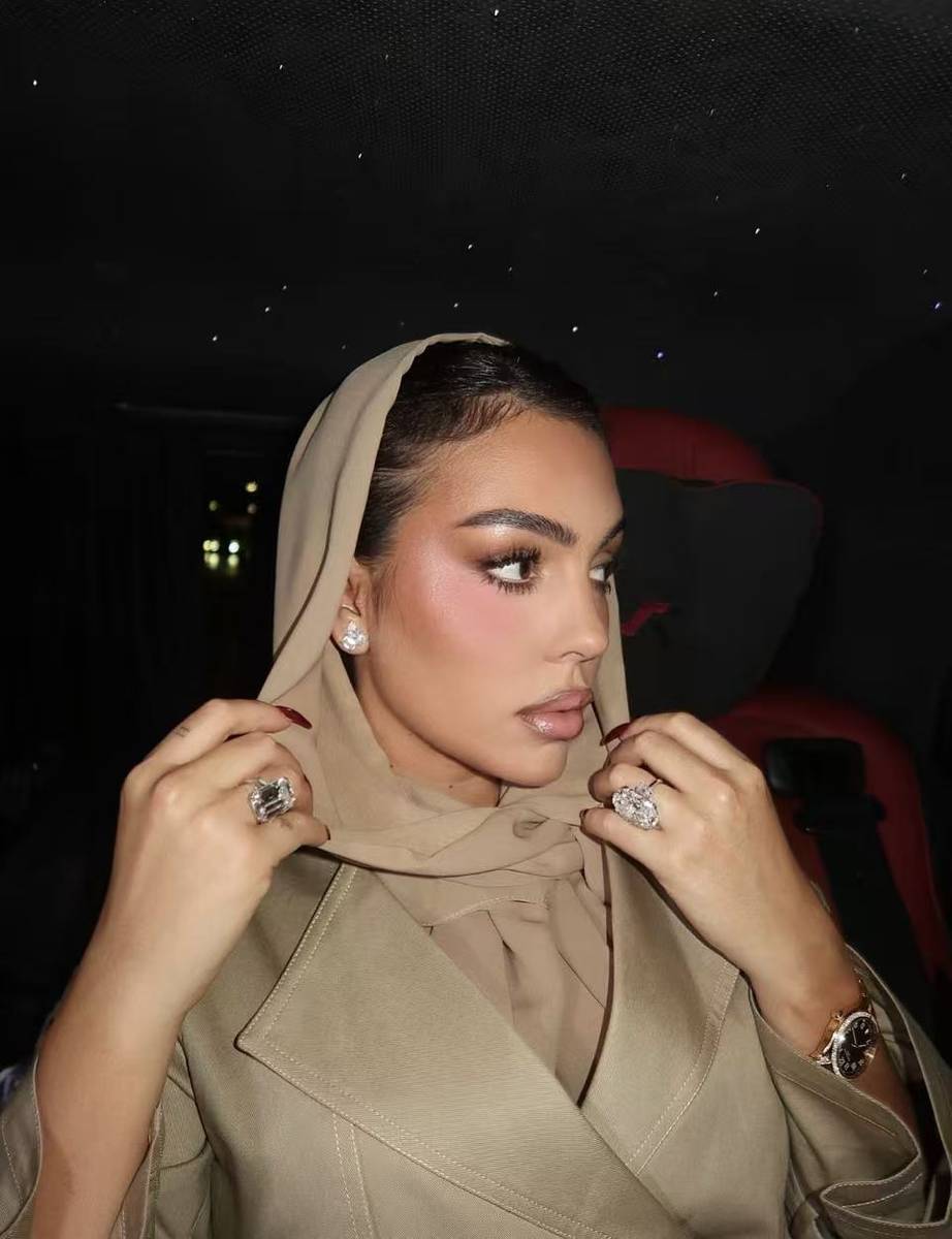 C罗：计划世界杯后带着奖杯办婚礼 依旧爱曼联+为其现状难过