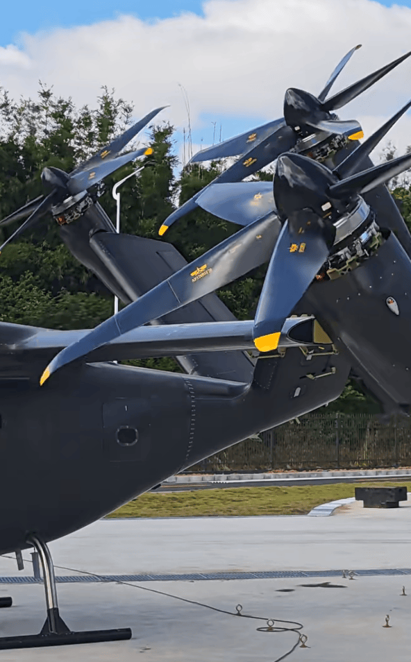 小鹏女机器人走猫步,网友:“赌包辣条,绝对是真人!”