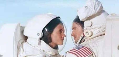 原创             92年宇航员夫妇被秘密送上太空，媒体问：太空发生关系什么感觉？