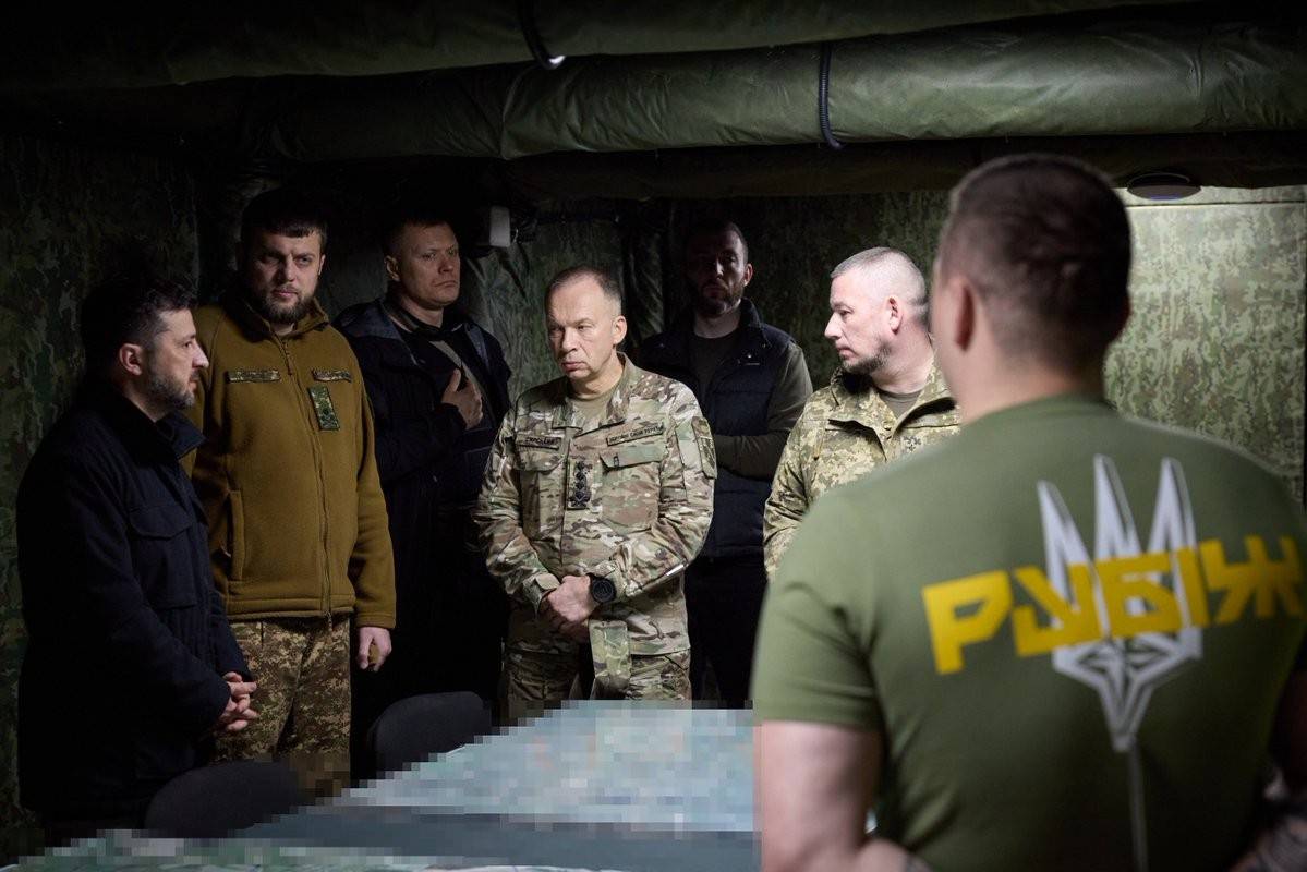 16万俄军合围红军城!乌军三大巨头紧急督战,特朗普要求乌克兰结束冲突