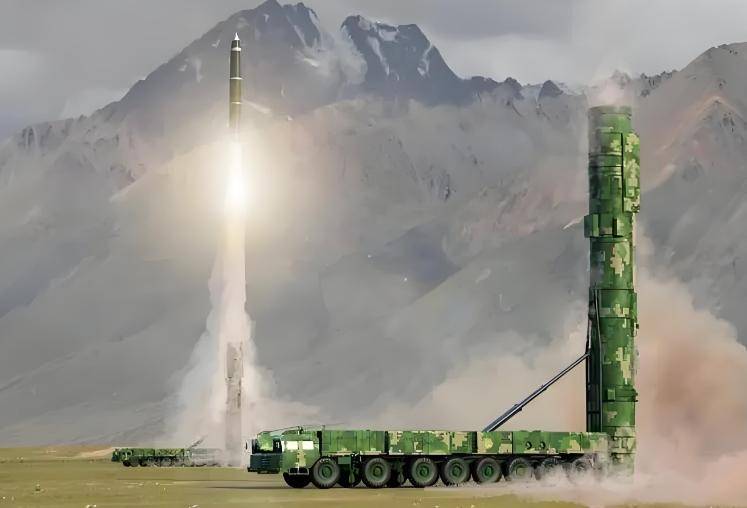 中国用火箭炮“换回”白俄一顶尖技术,让东风导弹如虎添翼