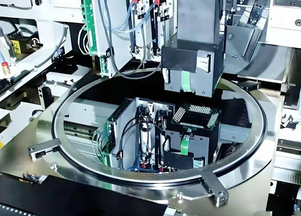 原创             原以为稀土管控可压荷兰，怎料其反停中低端DUV，连老机维修亦设限