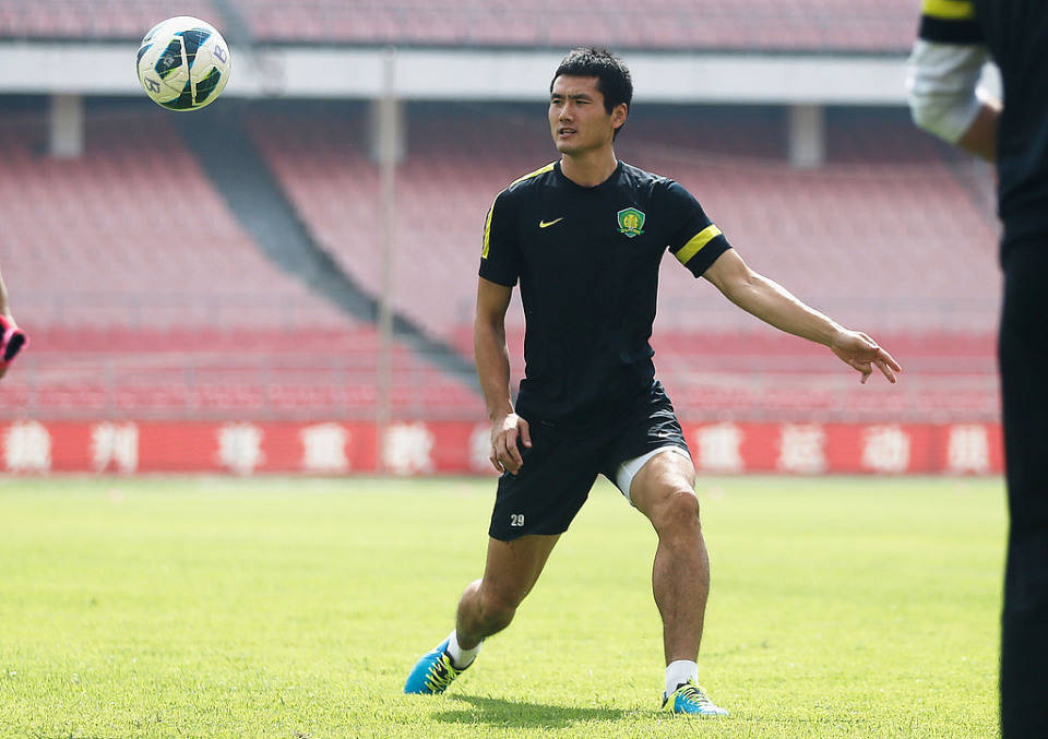 叫扬叔 - 全网最会整活的苏超球迷  足球圈热梗收割机英媒：中国足球仍有未来草根赛事助力重振中国梦