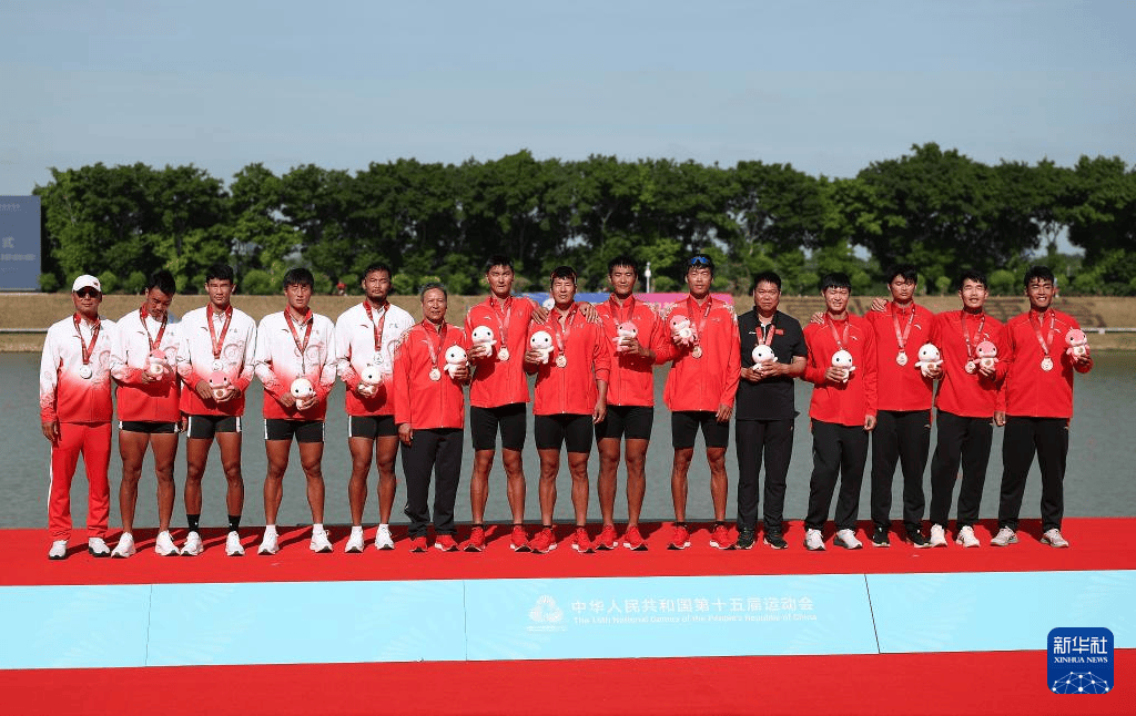 十五运会开幕式后首金出炉 男子四人双桨江苏队夺冠军