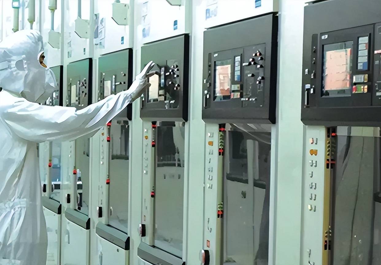 原创             国产DUV光刻机研制成功，各国反应：荷兰气愤，韩国美国意外