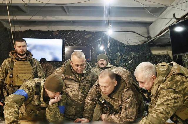 俄发射13枚“全球禁止”导弹，乌克兰全境断电！竟叫嚣征服中国？