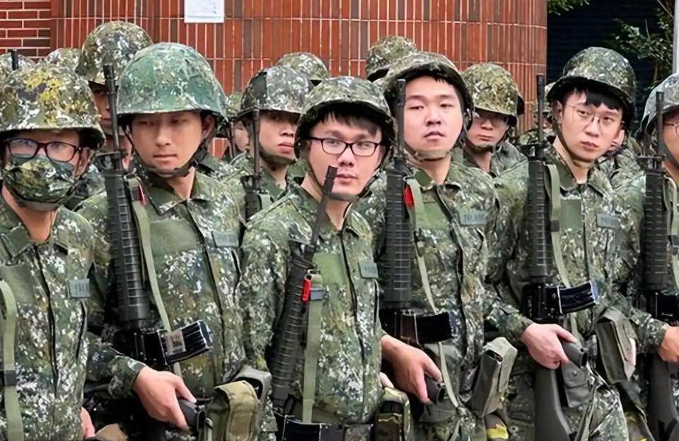 赖清德手下无人？现役台军宁愿赔款8.9亿，也不肯跟解放军掰手腕