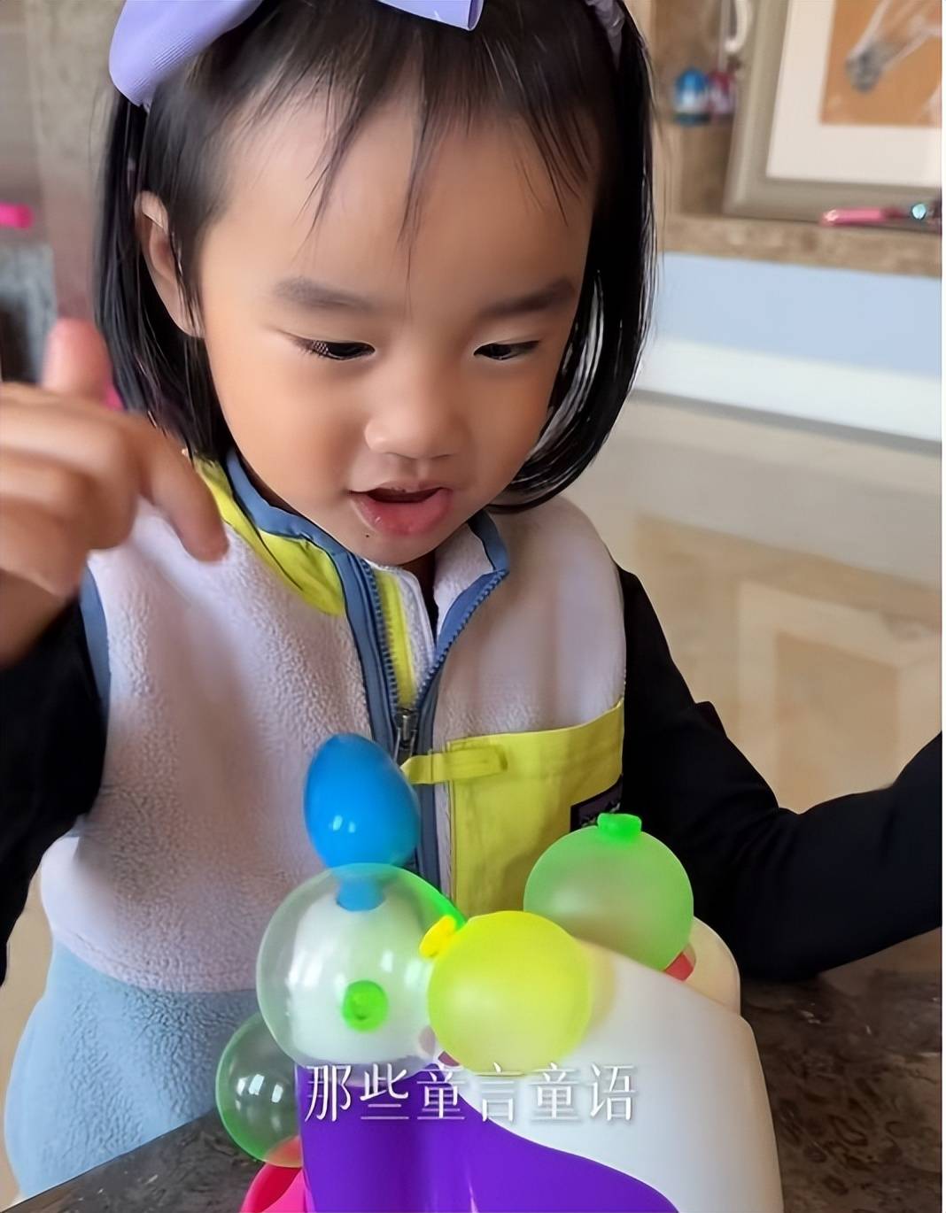 海哈金喜离婚后首晒女儿，3岁夏夏长高不少，和爸爸李亚鹏超像