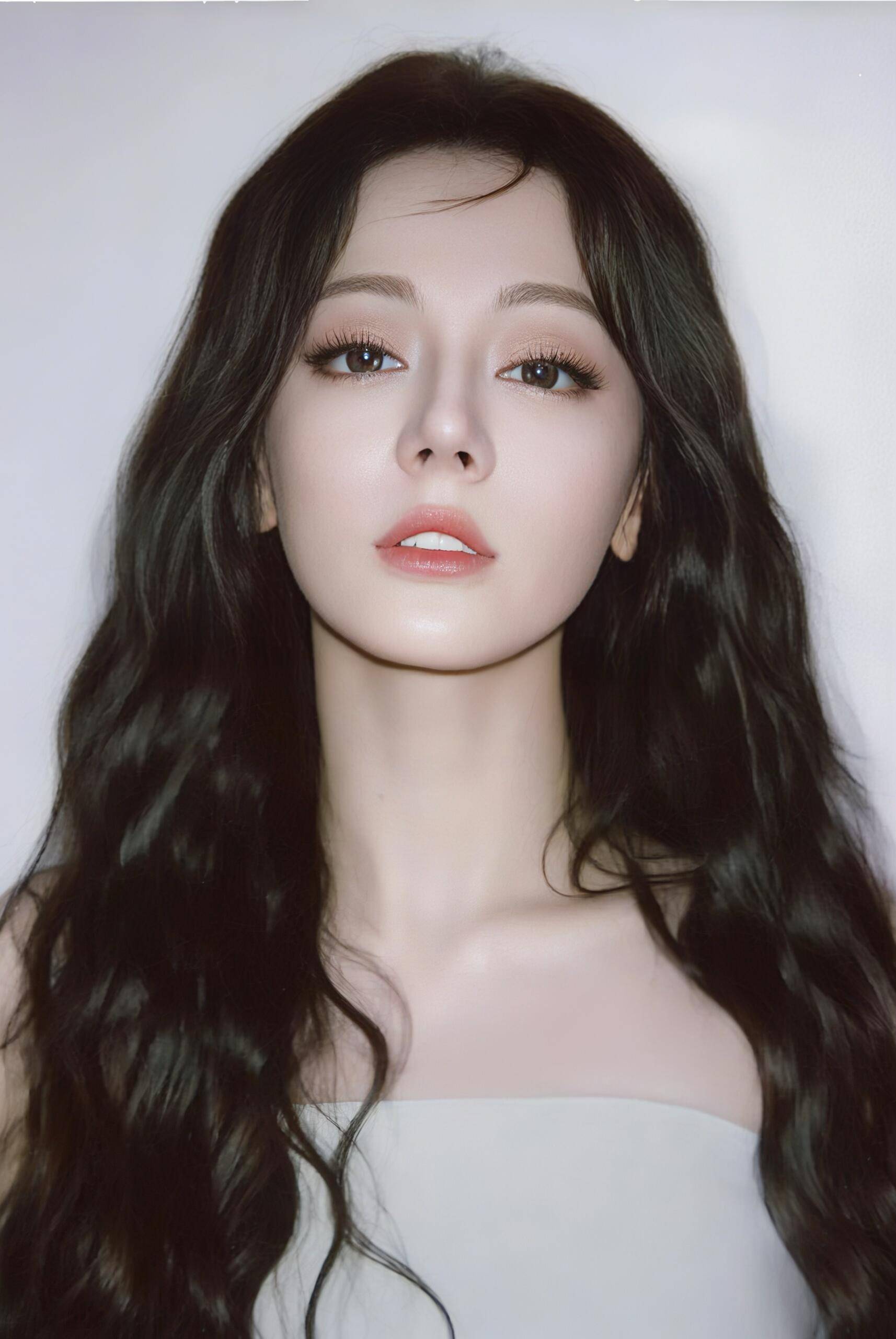 钱再多有什么用，33岁迪丽热巴连夜取消拍摄，知情人透露最新消息