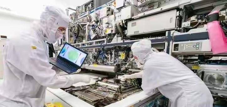 让中国光刻机“变成废铁”,日本对华下狠手,外媒:比美国人还绝