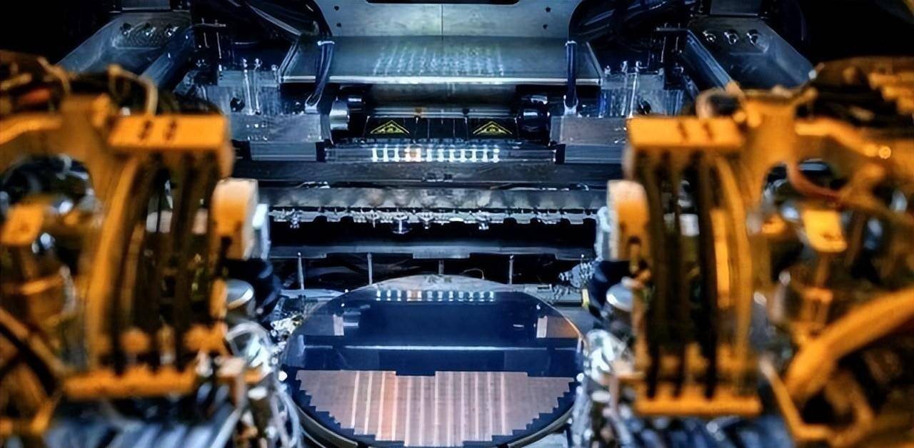 让中国光刻机“变成废铁”,日本对华下狠手,外媒:比美国人还绝