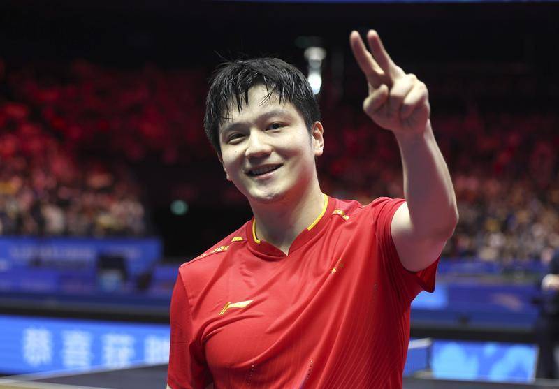 皇马死忠粉！樊振东全运成功卫冕 疑似模仿姆巴佩庆祝动作