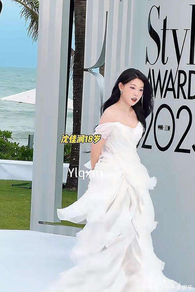 沈佳润首次走红毯!虽然紧张但落落大方,红毯走过头了反应却从容