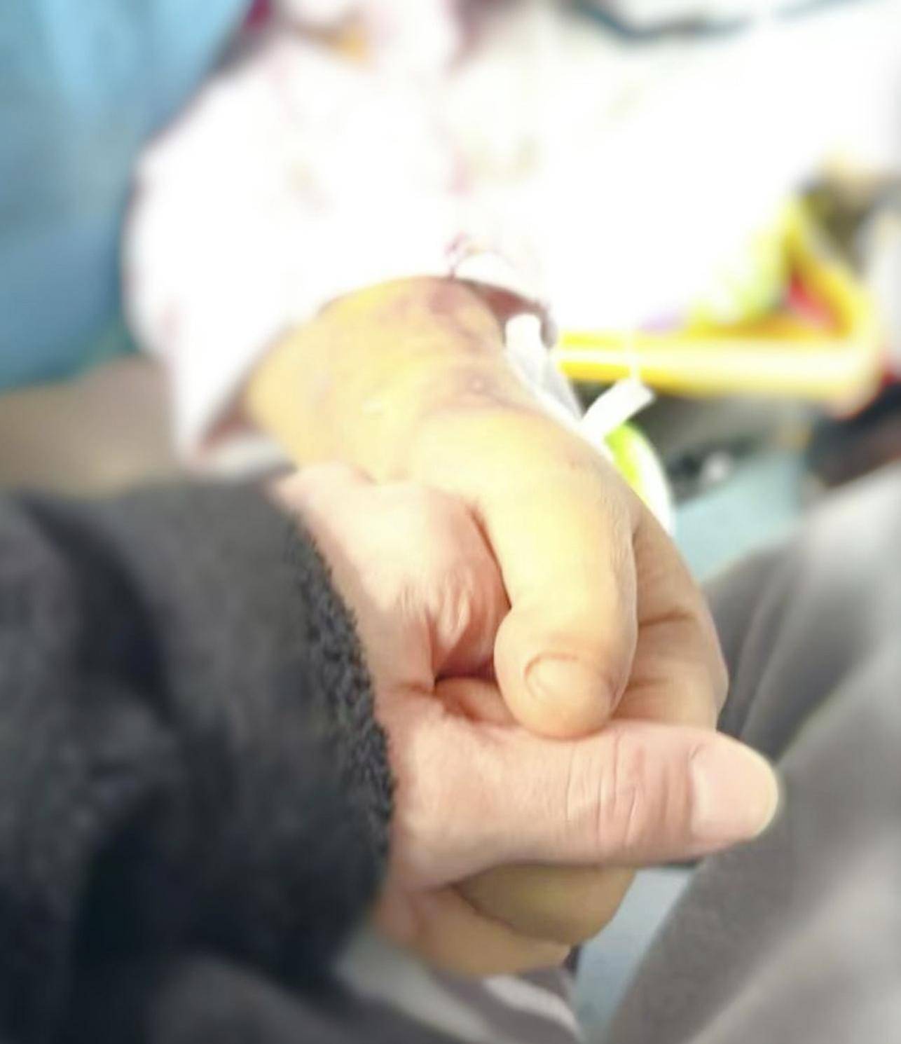 海俊杰公开妻子病况,已筹到79万仍在等待换肝,TVB艺人前往探望