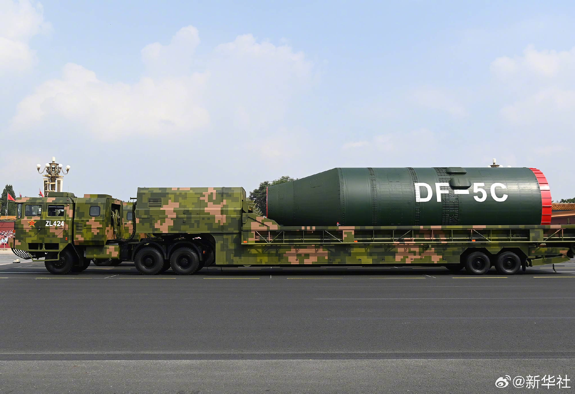 九三阅兵结束才一周，中国防长接到电话，美战争部长大谈“和平”