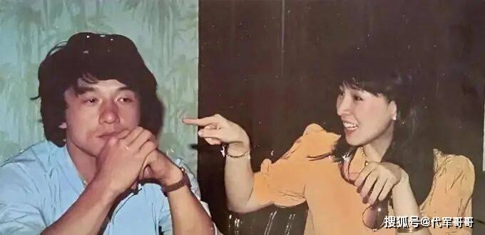 看到林凤娇和10岁房祖名合影,才明白成龙为啥说“一见钟情”
