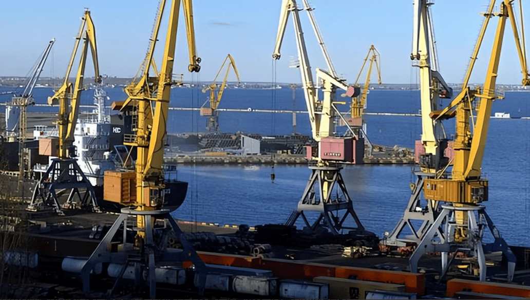 乌克兰港口巨轮有爆炸风险,北约人员紧急撤离,韩国意外成为俄乌冲突最大赢家?