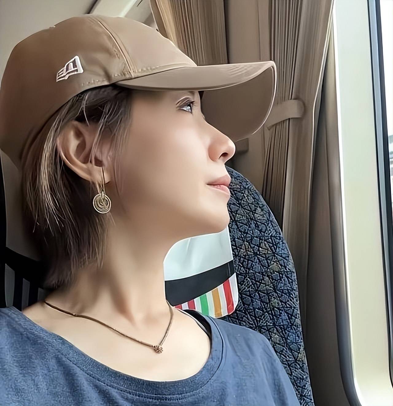 前央视美女主持人现状：带娃定居日本，已融入当地，大赞比国内好