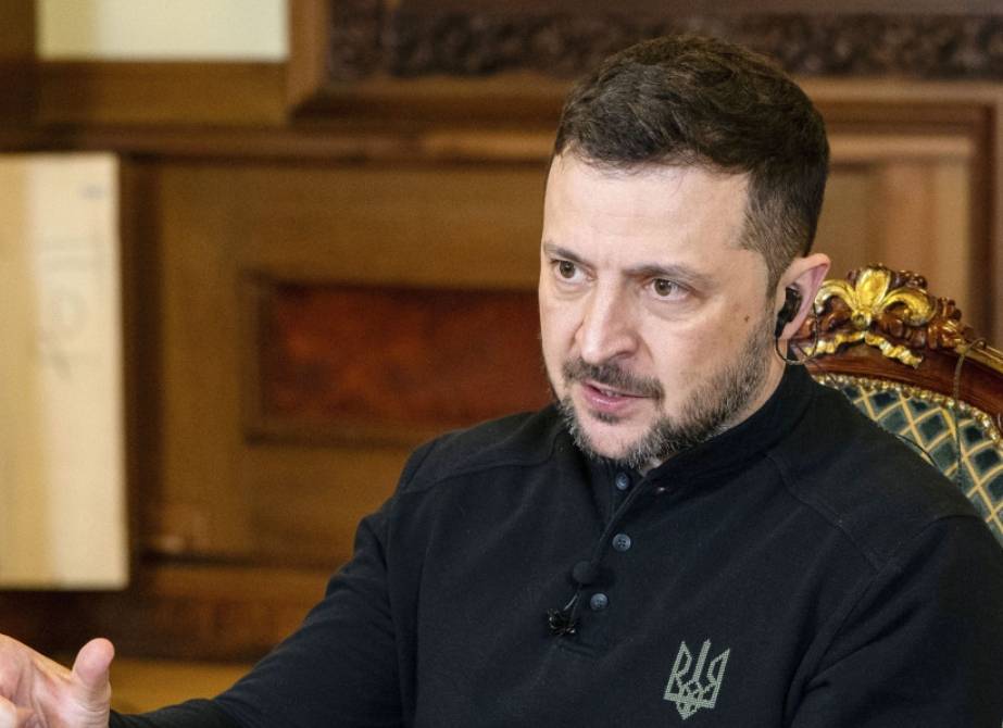 美俄私下敲定停火，乌克兰裁军40万，不得袭击莫斯科，泽连斯基的好日子到头了！