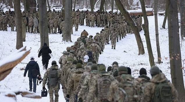 泽连斯基无权反对!美方摊牌:乌克兰没有谈判筹码,必须接受现实