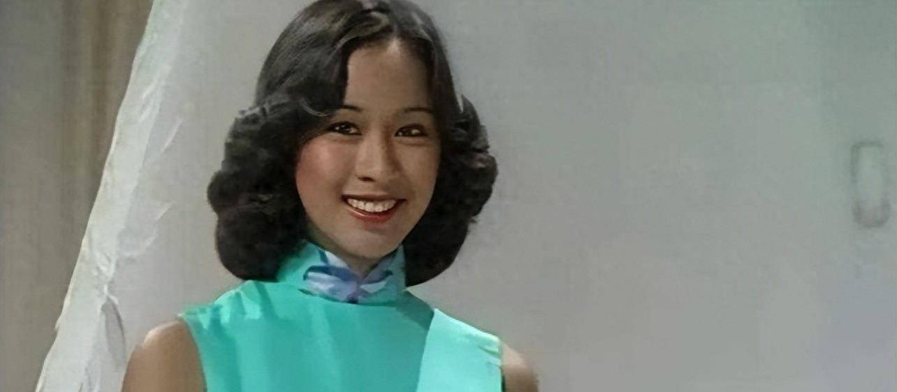 65岁朱玲玲二次净身出户离婚，她的一生让网友赞叹：太厉害了