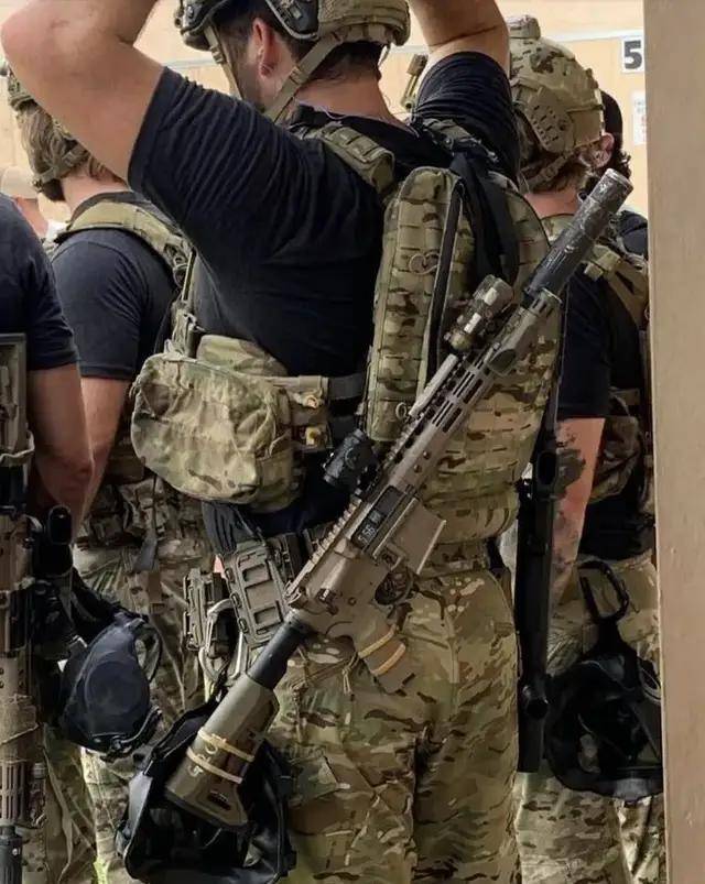 到底想要啥枪?刚淘汰HK416,美国海豹六队又要换新枪?