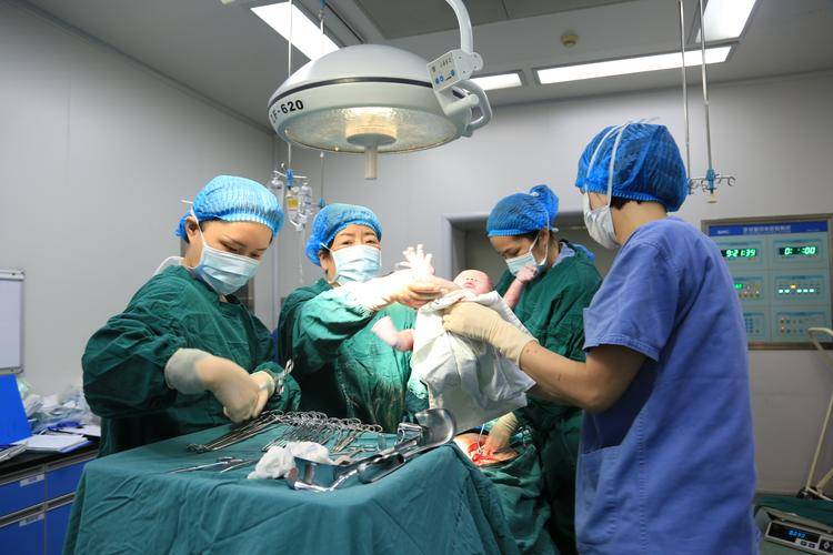 为什么这些产妇很多都是晚上发动,晚上生孩子呢?