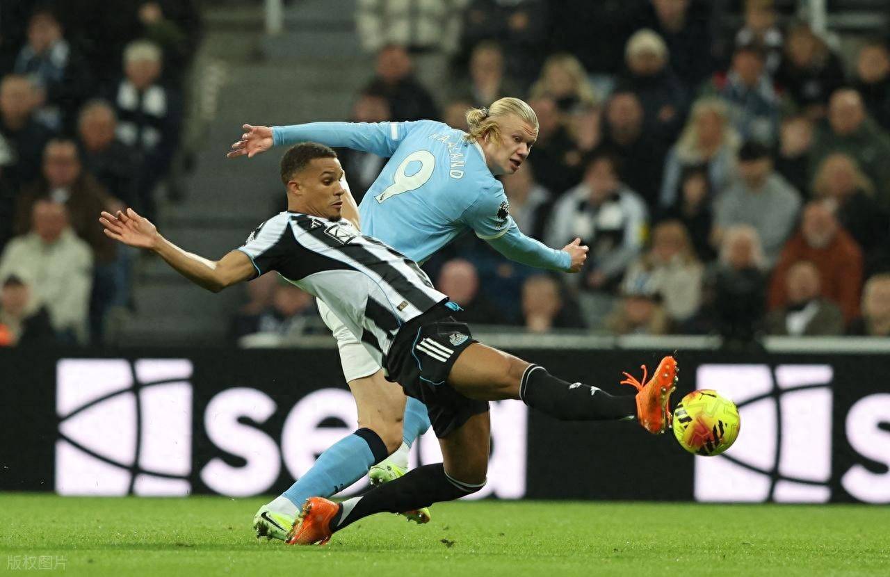 英超联赛免费高清直播+实时赛程+积分预测（2025赛季全覆盖）随着曼城1-2翻车利物浦0-3森林跌第11英超最新积分榜出炉！