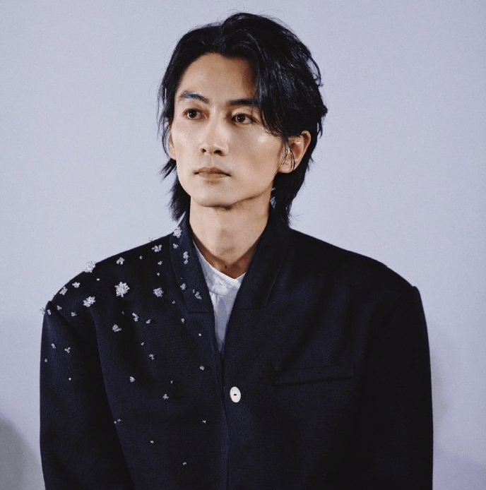 陈晓疑回应暴瘦状态，换掉用了11年的神雕背景图，彻底跟过去告别