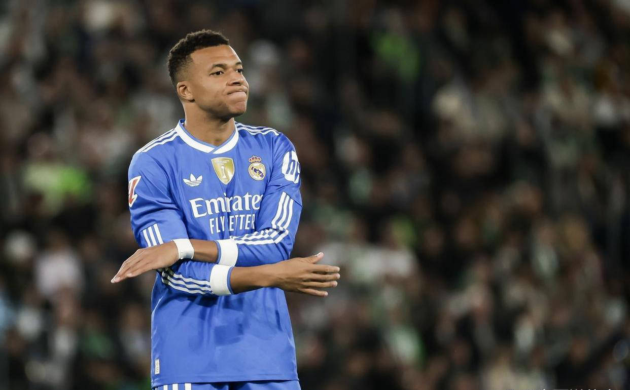 西班牙足球甲级联赛西甲最新积分战报：皇马连续遭遇冷门仅领先巴萨1分弱旅再度逼平